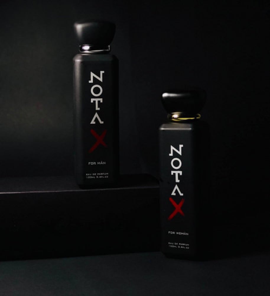 الاستمتاع بالعطور الطبيعية المصنوعة يدويًا