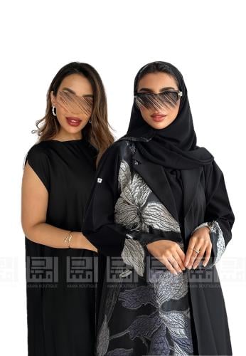 بكج عباية سوداء ربع كلوش بياقة رسمية وبتداخل قماش...