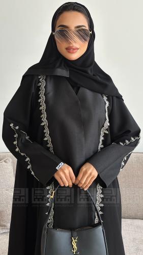 عباية سوداء ربع كلوش بقماش ليمار مع تداخل التفتة ا...