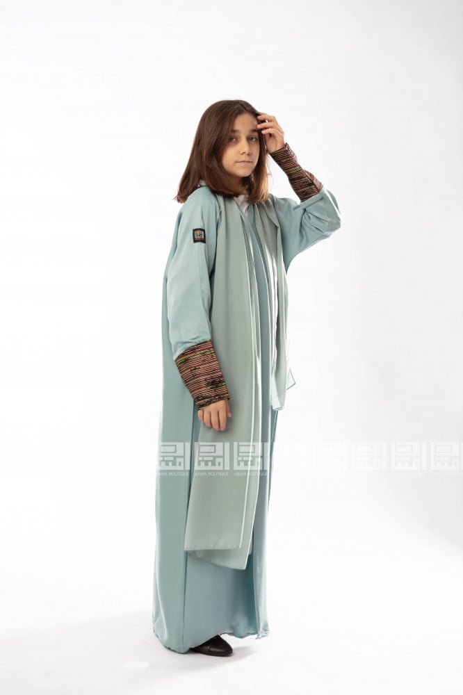 عباية سماوية بأكمام ملونة 5029