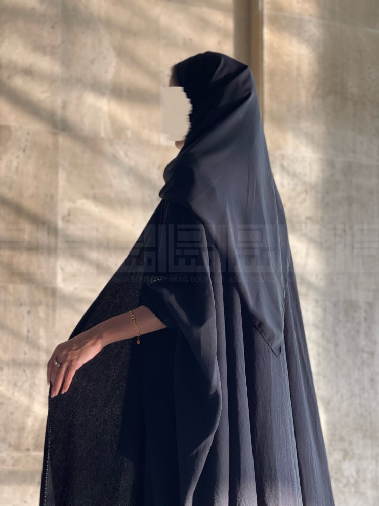 عباية بشت سوداء  ممزوجه  بخيط ابيض 1090