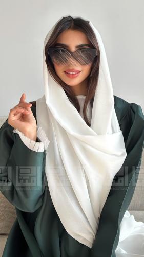 عباية صيفية خضراء بتصميم أنيق مع أكمام مزينة بالتل...