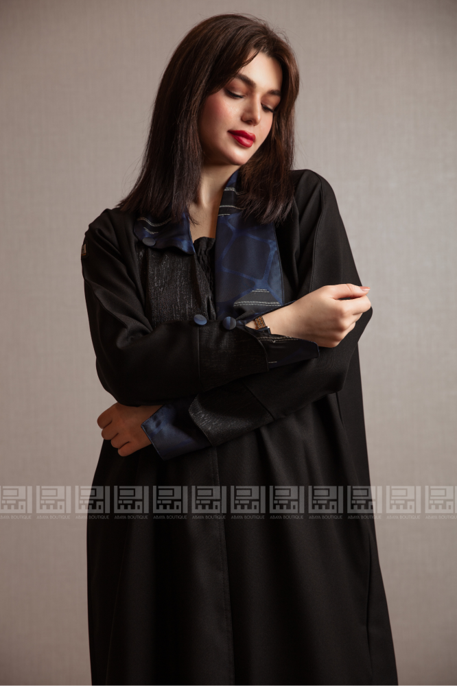 عباية سوداء بتفاصيل كحلية 1223