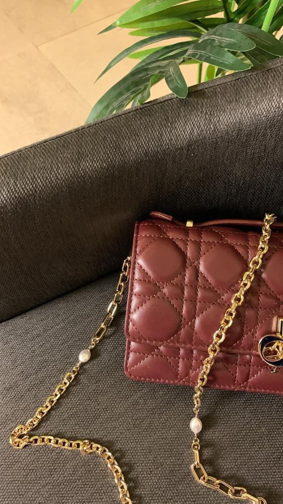 ديور ليدي كلاتش عنابي مقاس 21cm
