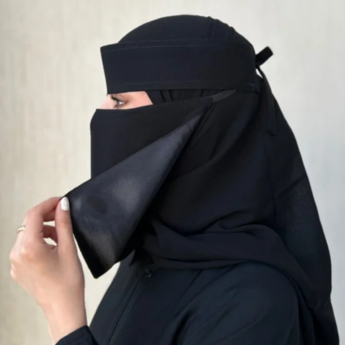نقاب حرير قصير