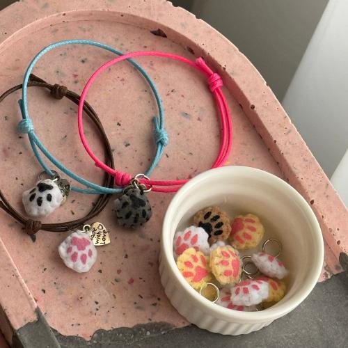 اساور خيط مع يد قطتك (راح يتم التواصل معك على الوا...