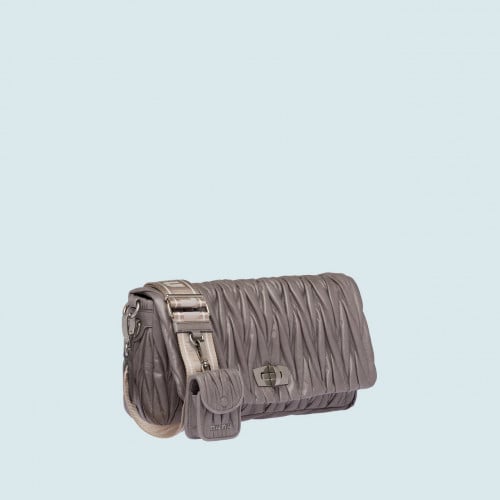 حقيبة ميو ميو