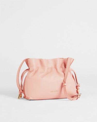 حقيبة تيد بيكر