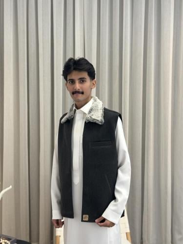 سديري جوخ فرو على الرقبة