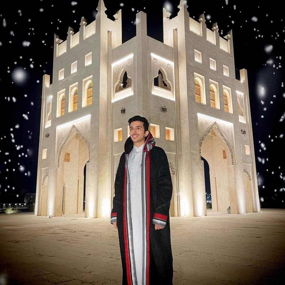 فروة اسود واحمر مطرز