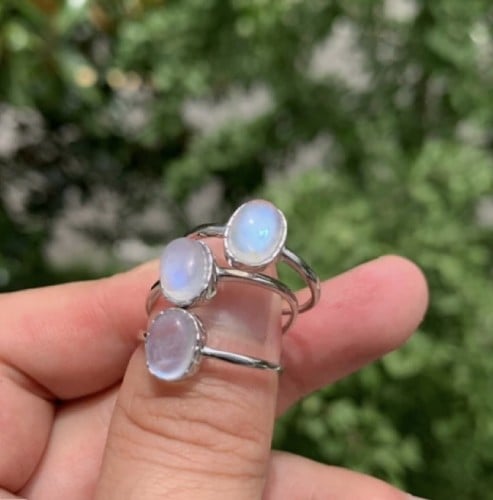 Silver moonstone ring