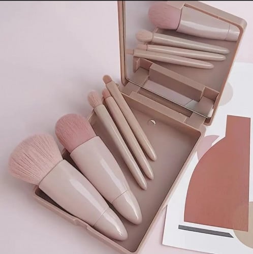 طقم فرش مكياج محمول للسفر مكون من (5) قطع A portable travel makeup brush set consisting of (5) pieces