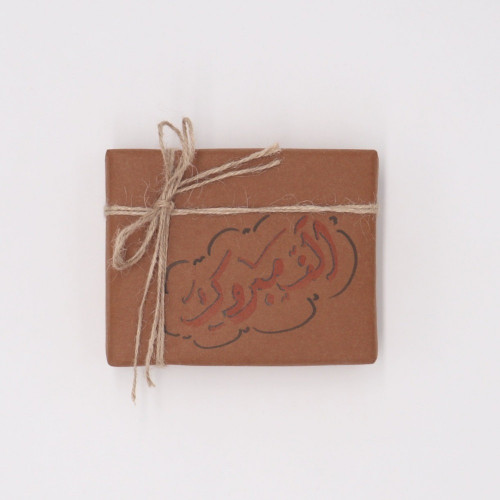 تغليف كرتوني مع شريط خيش