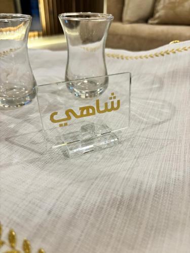 استاند شاهي قزاز …ذهبي