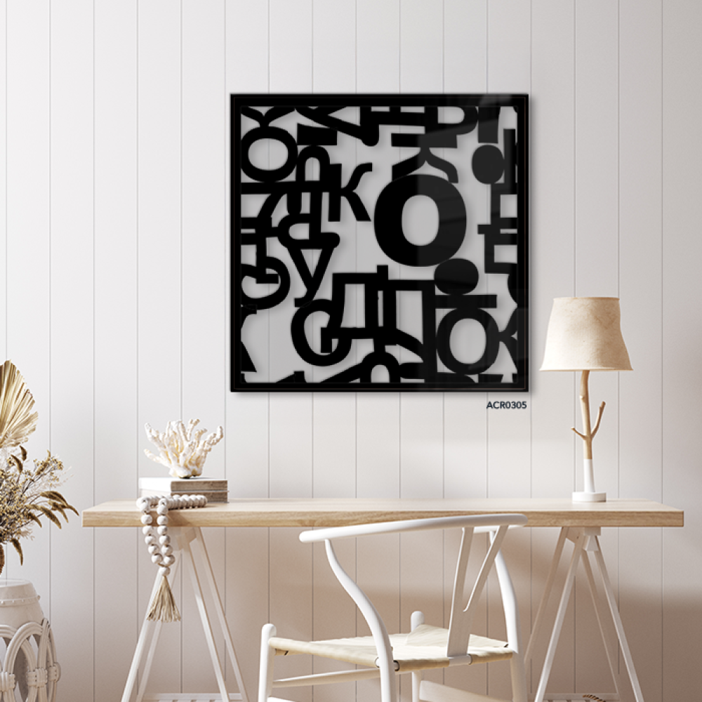 لوحة جدارية أكريليك تتميز بحروف باللون الأسود.