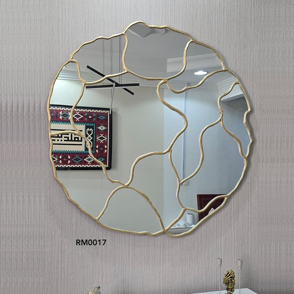 مرايا اطار خشب يقسمها من الداخل