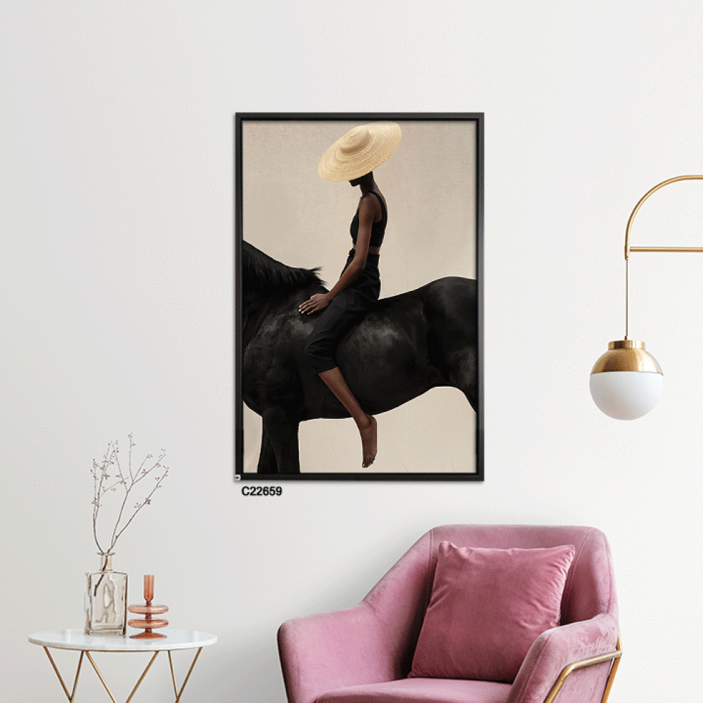 لوحة جدارية كانفس فتاة تمتطي خيل بتدرجات البيج والاسود