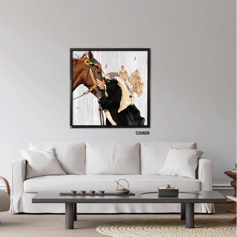 لوحة جدارية كانفس فتاة تضع راسها على خيل