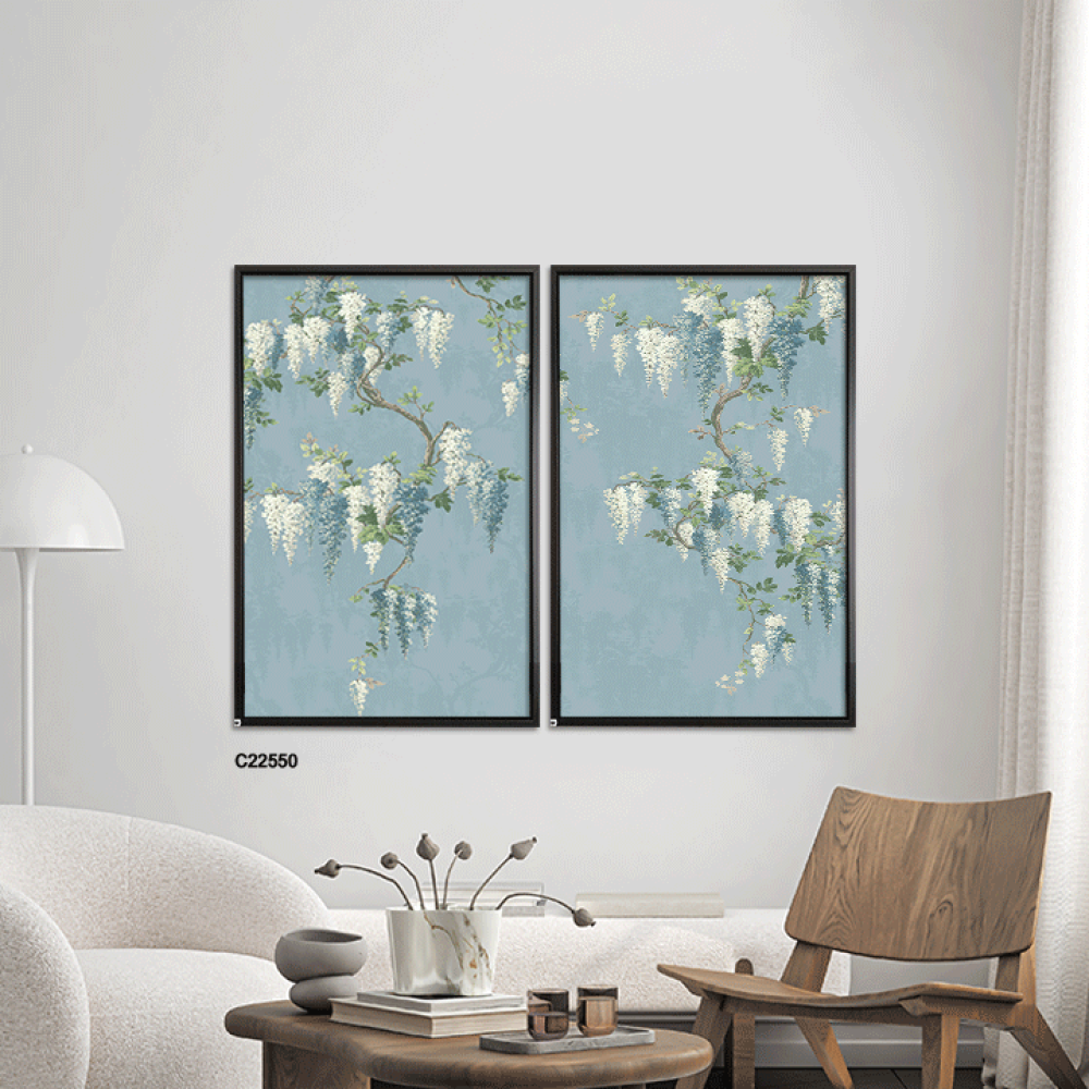 لوحة جدارية كانفس تصور اغصان وازهار بتدرجات الازرق والابيض والاخضر