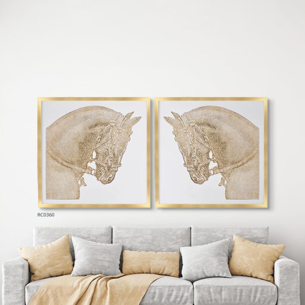 لوحة جدارية كانفس تصور خيلان متقابلان  بتدرجات من اللون الذهبي