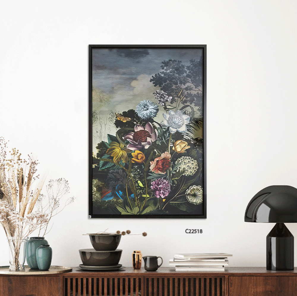 لوحة الجدارية تصور جزءاً من حديقة كثيفة الأزهار والشجيرات