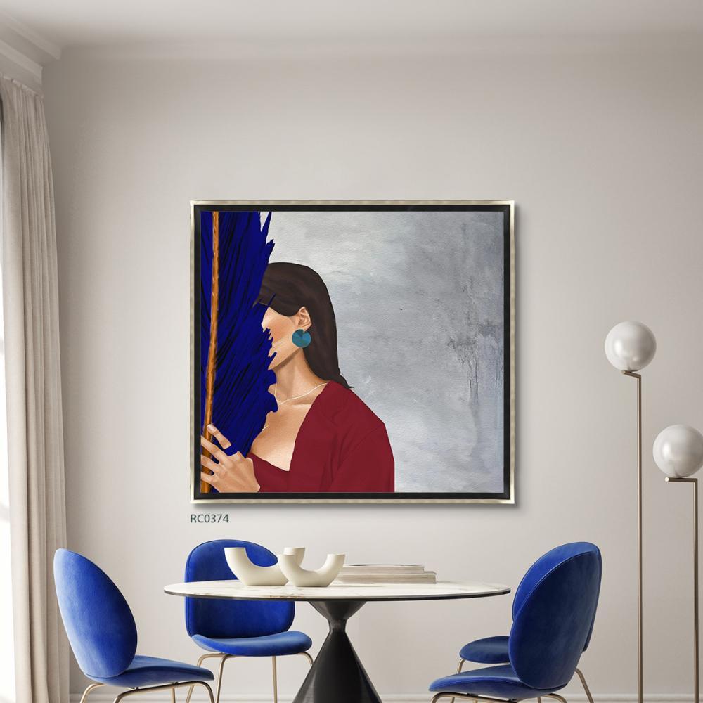 لوحة جدارية كانفس فتاة برداء احمر تحمل سعفة باللون  الكحلي