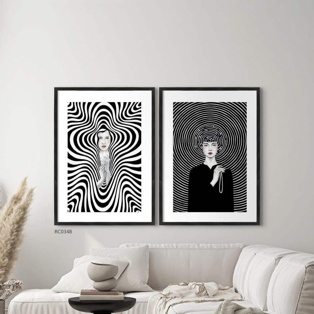 لوحة جدارية كانفس، مقسمة إلى أجزاء، تصور امرأة بأسلوب مودرن