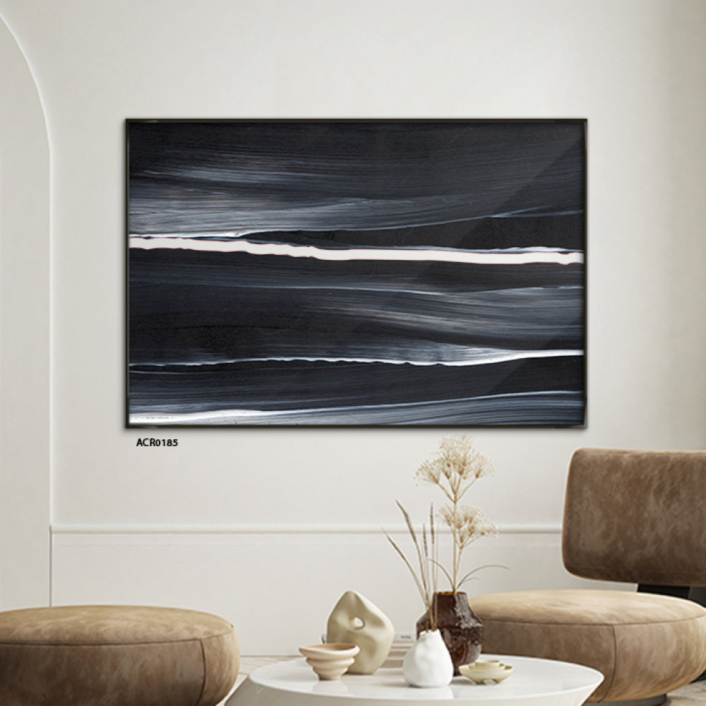 لوحة جدارية اكريليك تصور تصميمًا يتضمن خطوطًا بتدرجات من الرمادي والأسود مع الأبيض