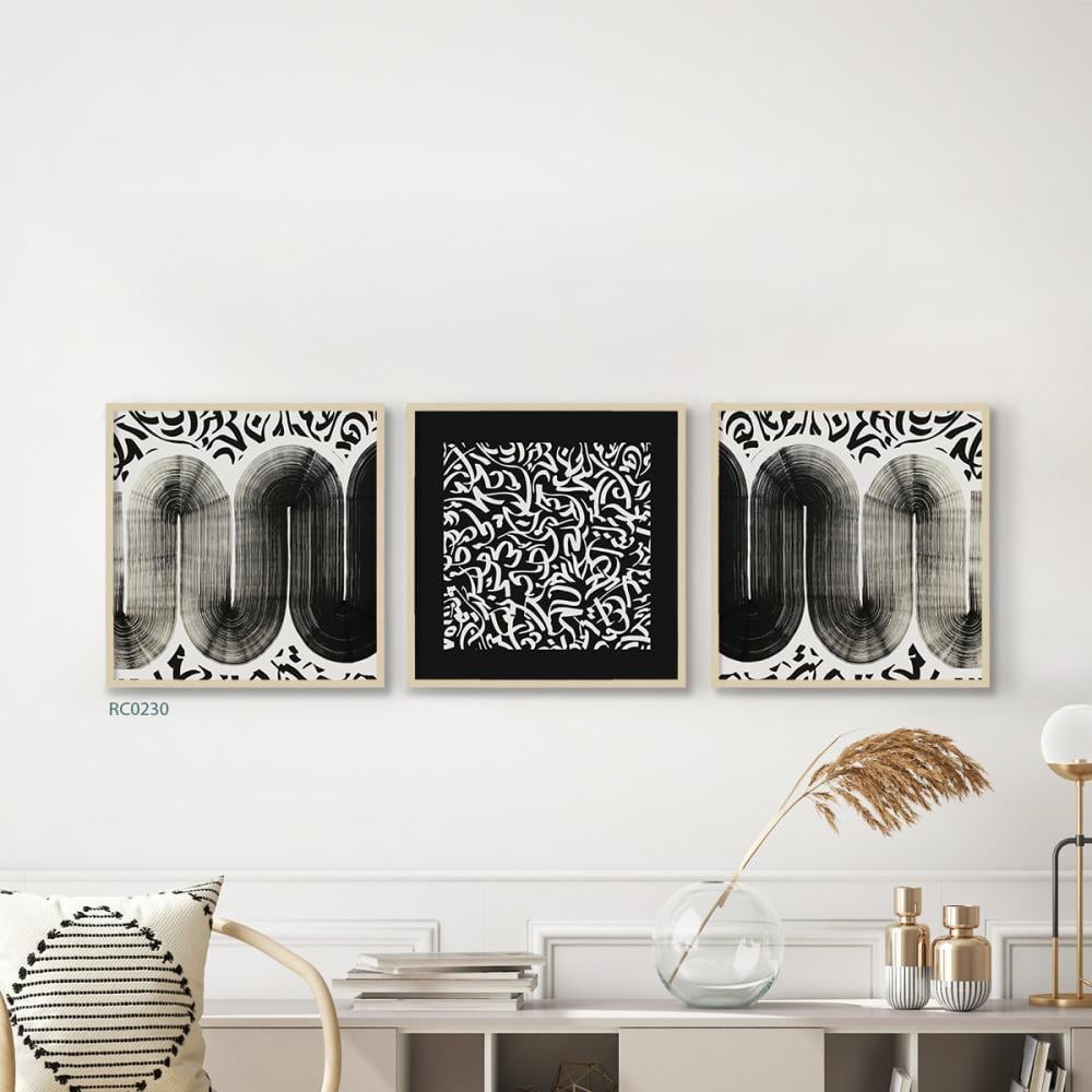 لوحة جدارية كانفس مقسمة تحتوي حروف عربية واشكال تدرجات الابيض والاسود