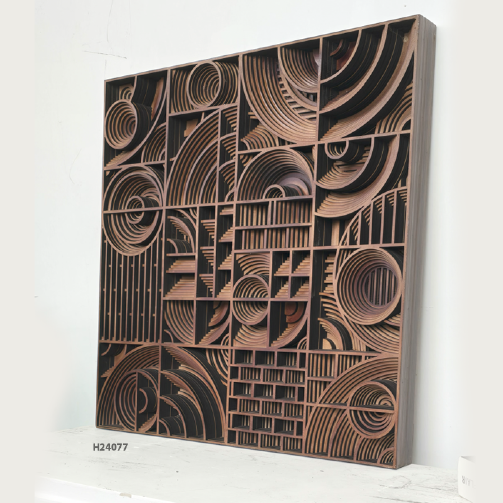 لوحة جدارية خشبية مربعة بتصميم هندسي ثلاثي الأبعاد يعتمد على طبقات متر