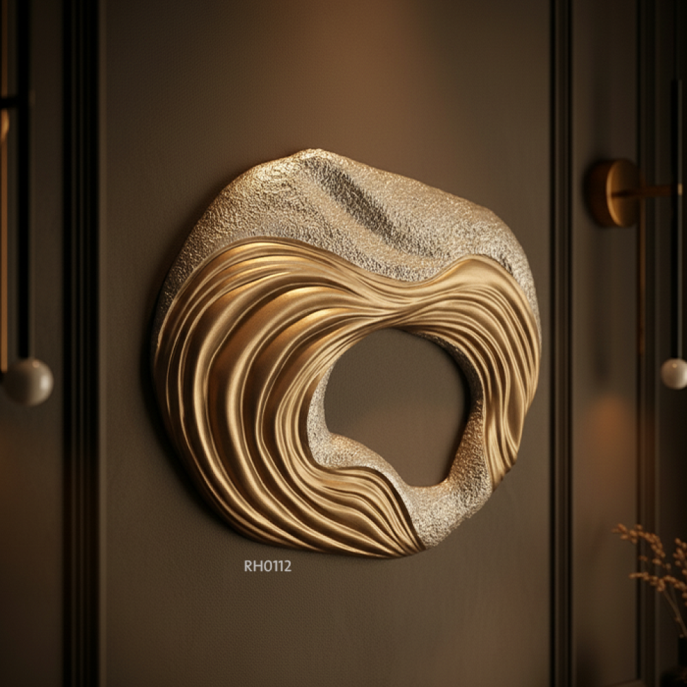 ديكور جداري على شكل حلقة غير منتظمة باللون الذهبي والبيج