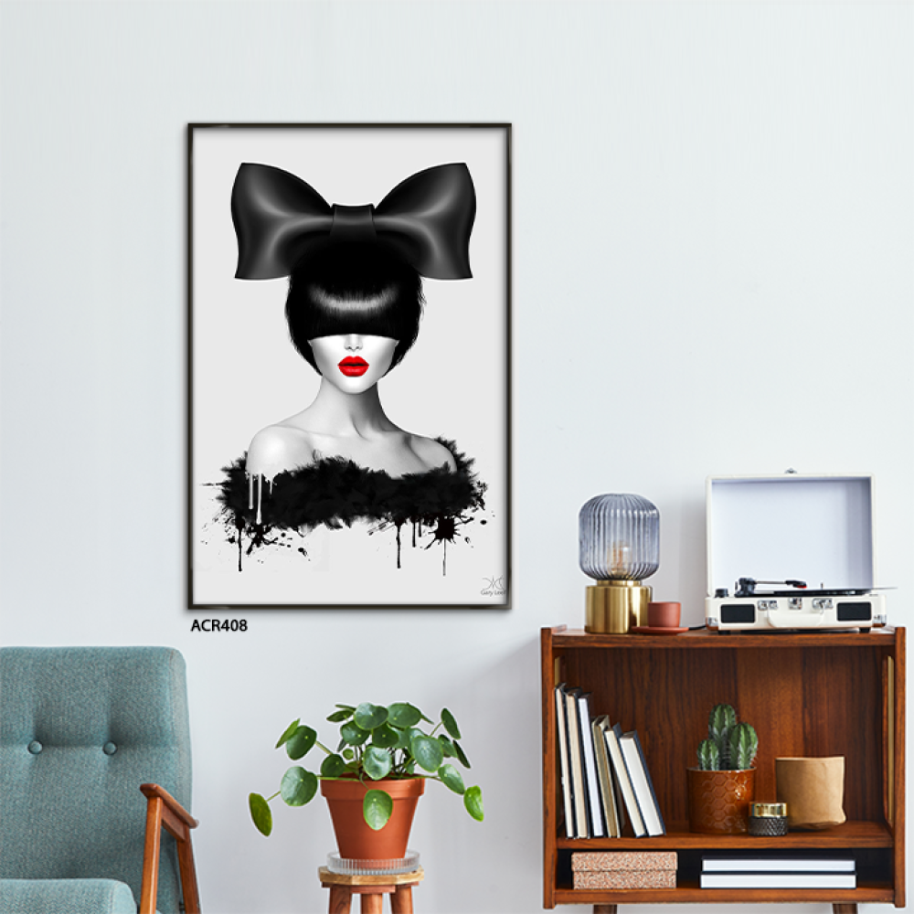 لوحة جدارية تصور سيدة بأسلوب مودرن، بتدرجات من الأسود والأبيض