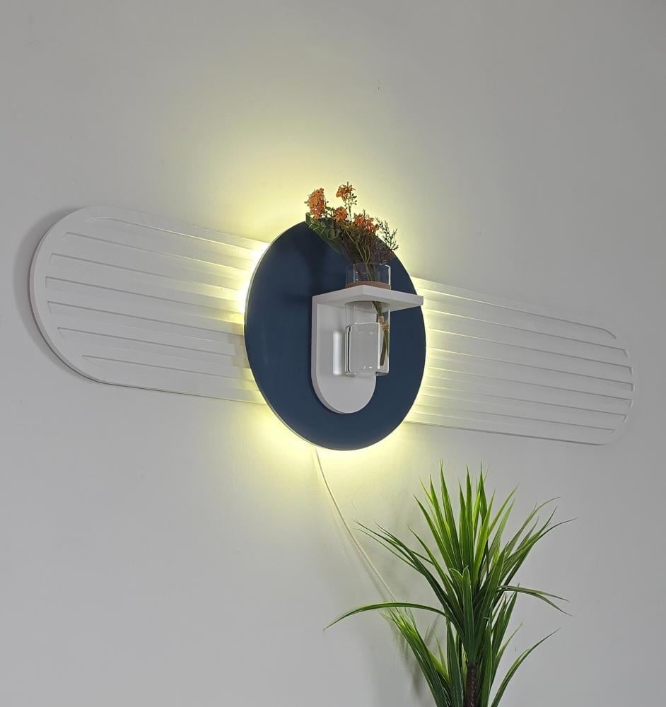 لوحة جدارية خشبية بتصميم انيق مزودة بإضاءة LED ومزهرية