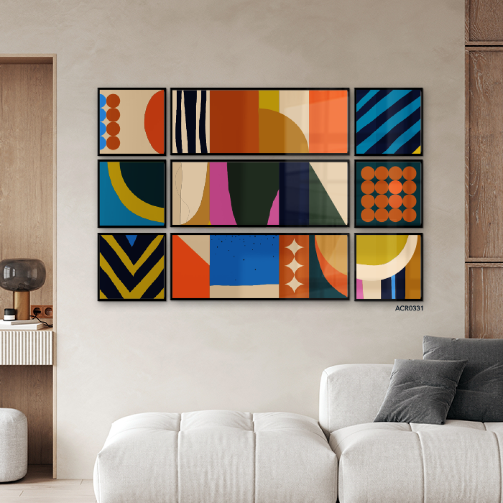 لوحة جدارية اكريليك تصميمًا مقسمً درجات من الذهبي والبني والبرتقالي، مع تلميحات من الأخضر والأزرق