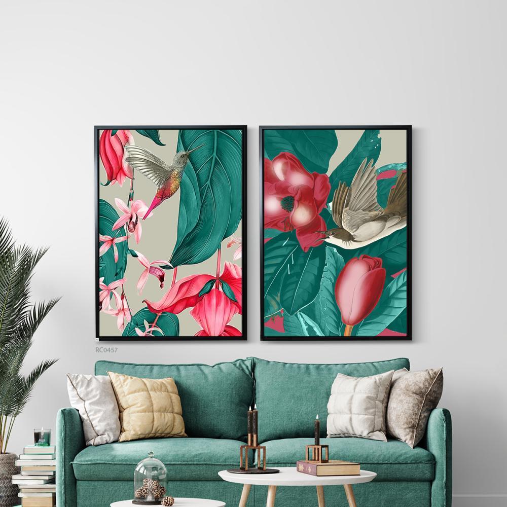 لوحة جدارية كانفس تصور ورود وعصافير بأسلوب واقعي