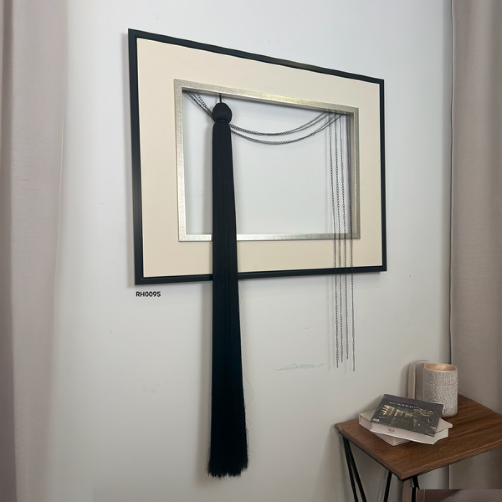 لوحة جدارية تجريدية مودرن مفرغة بإطار مزدوج يتدلى منها أهداب سوداء طوي