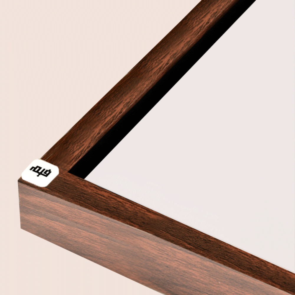 لوحة جدراية تصور الة قهوة كبيرة واشخاص بتدرجات الاسود والابيض