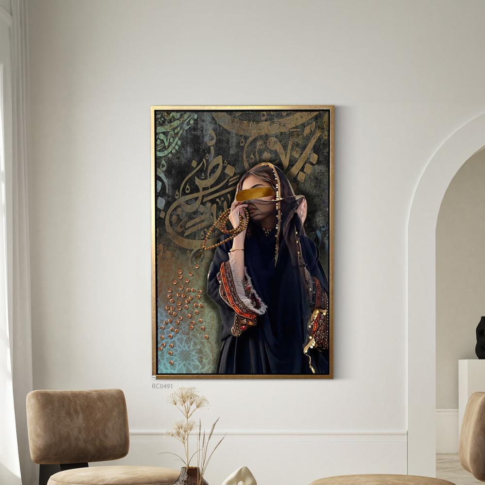 لوحة جدارية كانفس فتاة ترتدي زي تقليدي