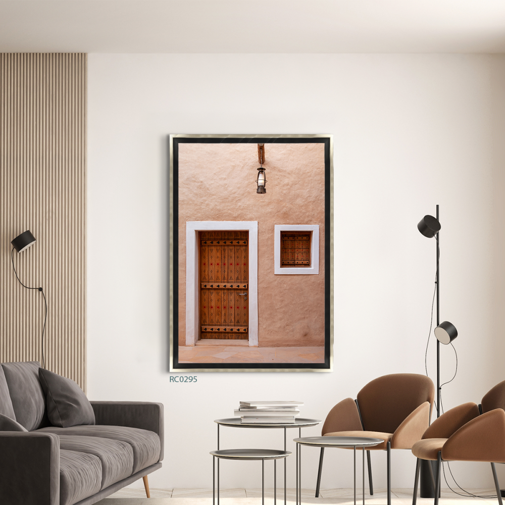 لوحة جدارية كانفس باب خشبي ونافذة وزخارف وفانوس . تراثي كلاسيك