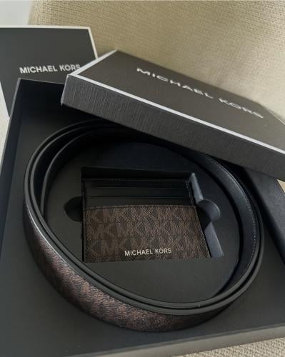 طقم michael kors