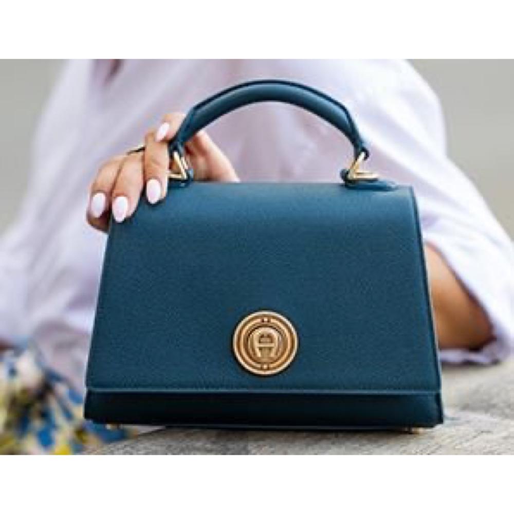 حقيبة aigner