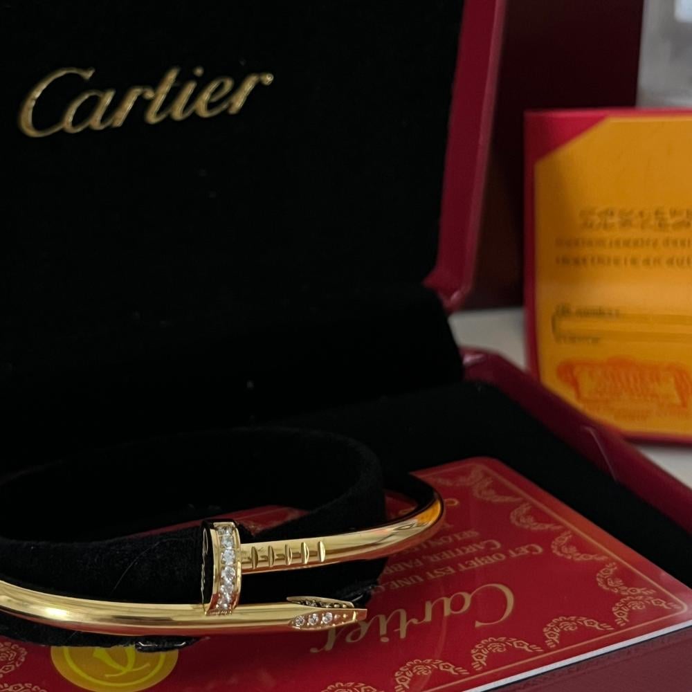 اسواره مسمار بفصوص انيقه من كارتير