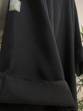 كريب ملكي كلوش بأكمام فهد أسود