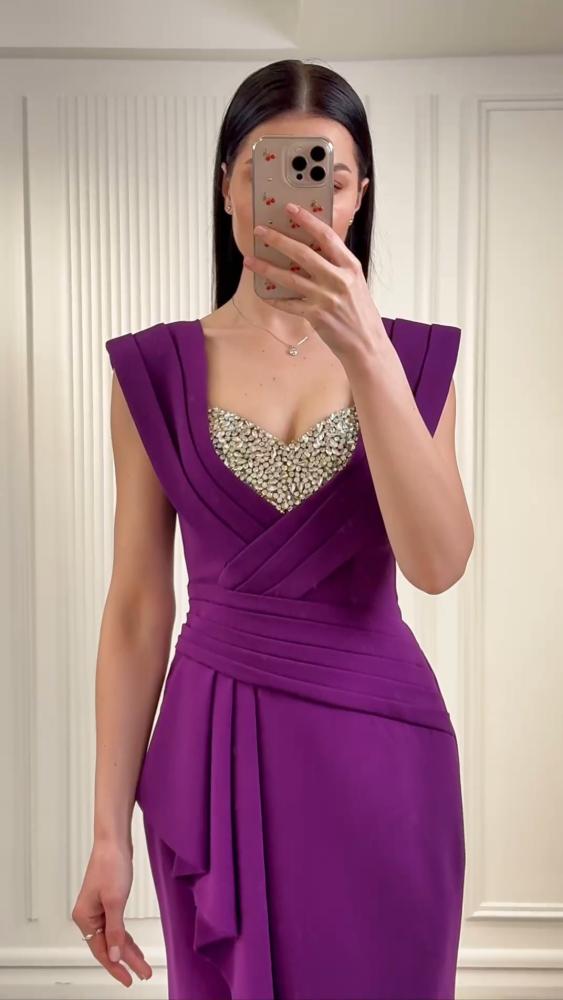 فستان سهرة ارجواني داكن