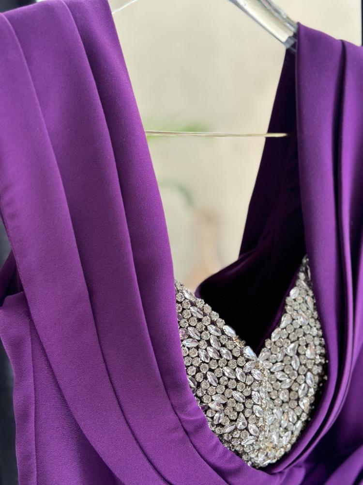 فستان سهرة ارجواني داكن