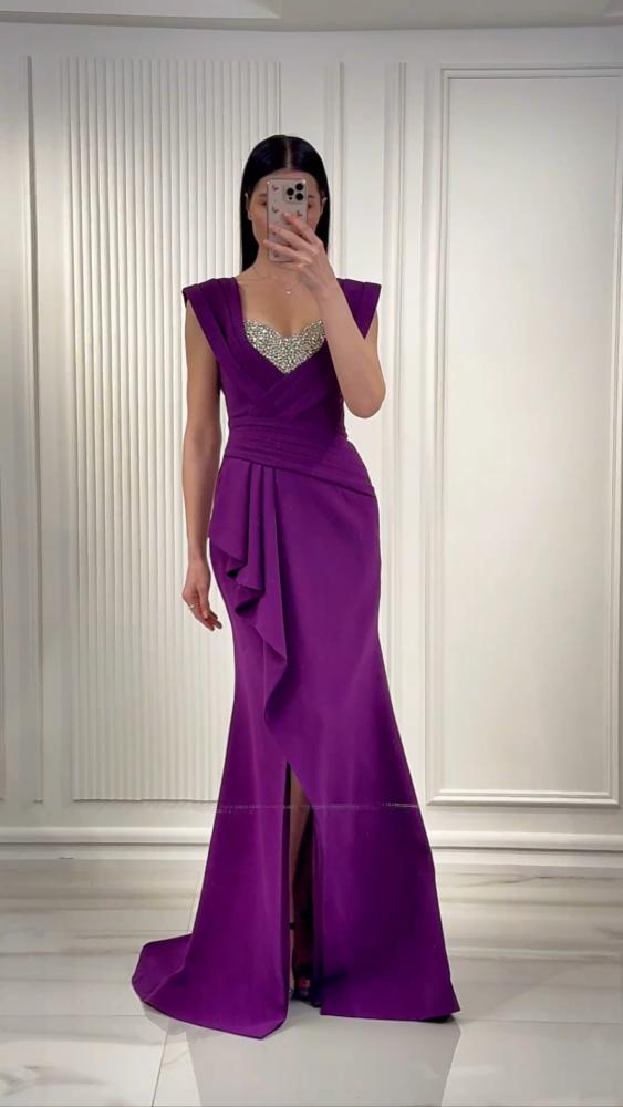 فستان سهرة ارجواني داكن