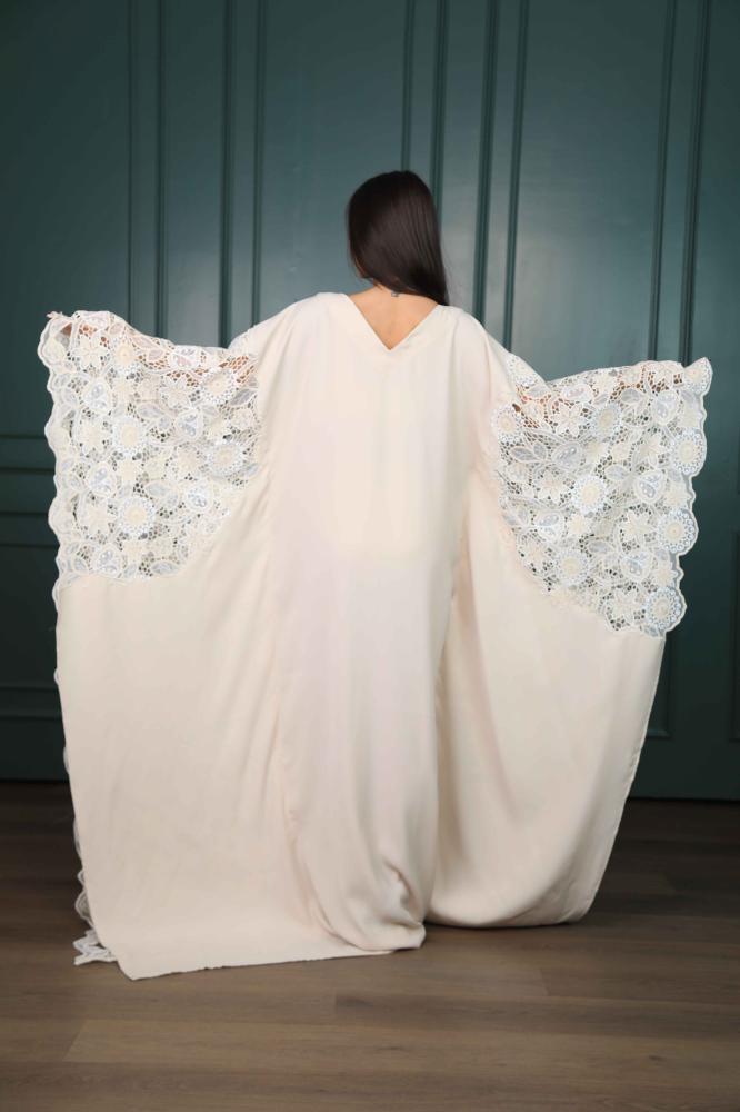 Dresses and thobes of high quality — we offer you a free service