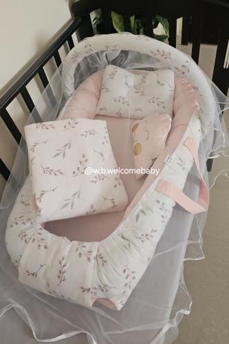 طقم سله( سله/ مخدة راس /مخدة الغيمه / لحاف /ناموسيه وتعليقه العاب )