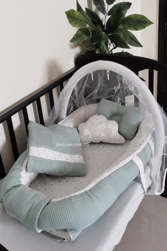 طقم سله(سله/مخده راس /مخده الغيمه /لحاف /ناموسيه وتعليقه العاب)