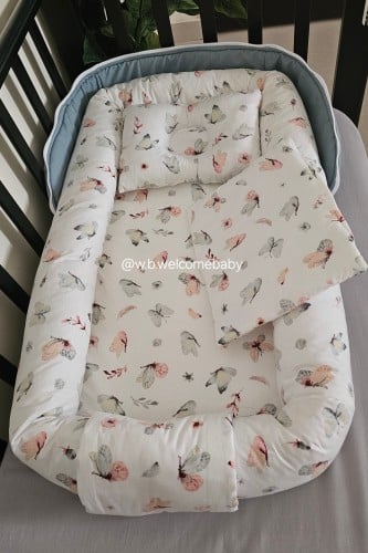 سرير متنقل /مخدة راس /حقيبه صغيره لاغراض البيبي